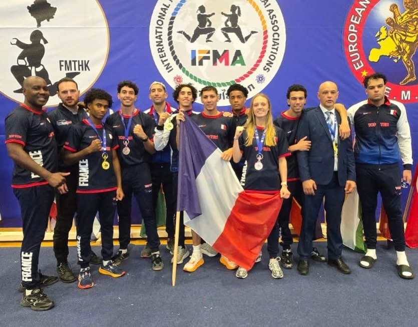 Sophie Valin avec l’équipe de France de Muay Thaï au championnat du monde au Kosovo